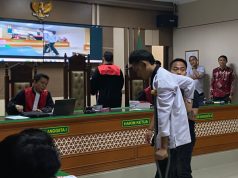 Sidang Kasus Pembunuhan 1 Keluarga di Indramayu Ditunda, Kerabat Korban dan Pengunjung Teriaki Terdakwa: Pembunuh Harus Dihukum Mati!