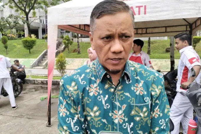 Sekretaris Universitas Andalas (UNAND), Sumatera Barat (Sumbar) Aidinil Zetra saat diwawancarai di Padang. ANTARA/Muhammad Zulfikar