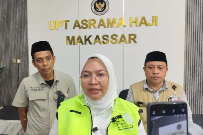 Anggota Komisi VIII DPR RI Sri Wulan saat melakukan kunjungan kerja dan mengecek semua fasilitas sarana dan prasarana Embarkasi Makassar, Sulawesi Selatan serta melihat langsung proses penerimaan jamaah calon haji (JCH) di Makassar, Selasa (12/5/2026). ANTARA/HO-Kemenhaj Sulsel
