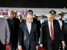 Pakistan Terus Dorong Penyelesaian Damai Konflik Timur Tengah Menteri Luar Negeri Iran Abbas Araghchi (kedua dari kiri) disambut oleh Menteri Luar Negeri Pakistan Muhammad Ishaq Dar (kedua dari kanan) di Islamabad, Pakistan pada 24 April 2026. ANTARA/Iranian Ministry of Foreign Affairs/Anadolu/pri.