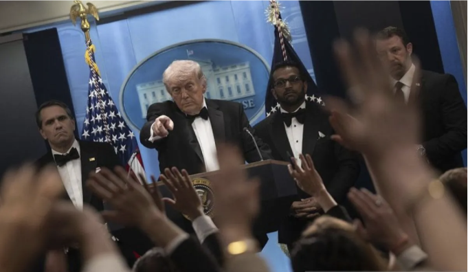 Arsip foto - Presiden Amerika Serikat Donald Trump saat mengadakan konferensi pers di Gedung Putih di Washington, Amerika Serikat, Sabtu (25/4/2026). ANTARA/Anadolu Agency/Celal Güneń/pri.