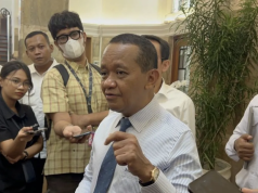 Perkuat Cadangan Energi Nasional, Menteri ESDM Berencana Bangun Storage Minyak di KEK Sumatera Menteri Energi dan Sumber Daya Mineral (ESDM) Bahlil Lahadalia memberi keterangan ketika ditemui di Kantor Kementerian ESDM, Jakarta, Senin (11/5/2026). (ANTARA/Putu Indah Savitri)