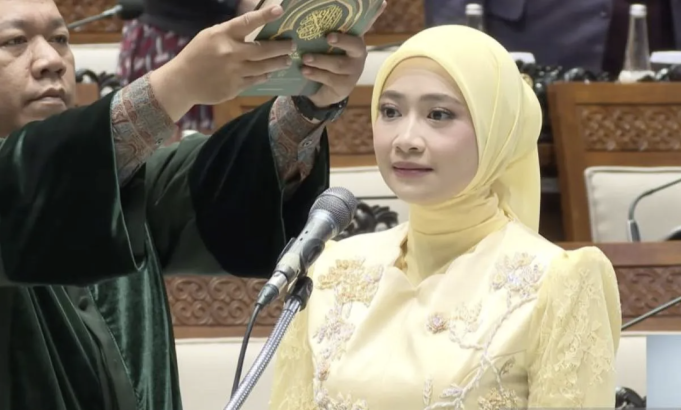 Tangkapan layar - Adela Kanasya Adies dilantik menjadi anggota DPR RI sisa masa jabatan tahun 2024–2029 di kompleks parlemen, Senayan, Jakarta, Selasa (12/5/2026). ANTARA/YouTube/TVR Parlemen/Fath Putra Mulya