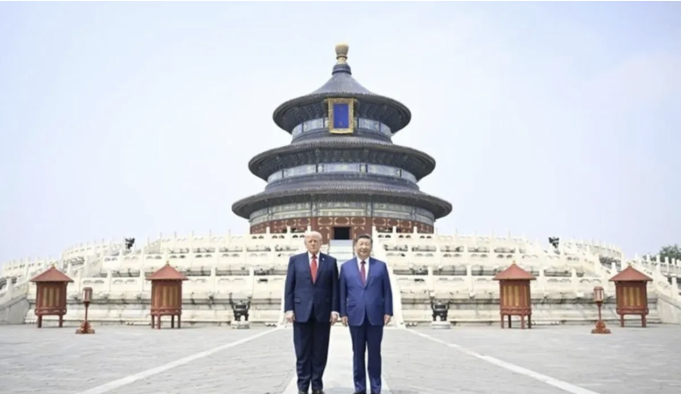 Presiden Amerika Serikat Donald Trump (kiri) dan Presiden China Xi Jinping berfoto bersama di Kuil Langit, Beijing, Kamis (14/5/2026). (ANTARA/HO-Kementerian Luar Negeri China)