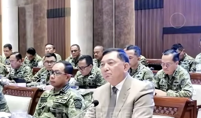 Tangkapan layar - Menteri Pertahanan Sjafrie Sjamsoeddin (kanan) dan Panglima TNI Jenderal TNI Agus Subiyanto (kiri) saat rapat kerja dengan Komisi I DPR RI di kompleks parlemen, Senayan, Jakarta, Selasa (19/5/2026). ANTARA/YouTube/TVR Parlemen/Fath Putra Mulya