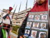 Kebiadaban Tentara Zionis Israel: Setrum dan Pukuli Relawan Global Sumud Flotilla yang Ditangkap Massa dari Solidaritas Seni Untuk Palestina mengikuti aksi solidaritas bagi WNI dan Jurnalis yang diculik Israel di Jalan Asia Afrika, Bandung, Jawa Barat, Selasa (19/5/2026). Dalam aksi tersebut, massa dari Solidaritas Seni untuk Palestina meminta agar pemerintah dapat membebaskan warga negara Indonesia dan jurnalis yang diculik Israel saat menjalankan misi Global Sumud Flotilla menuju Gaza di perairan Cyprus pada 18 Mei 2026. ANTARA FOTO/Raisan Al Farisi/agr.