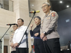 Usut Penipuan Jual Beli Titik Layanan Gizi, Badan Gizi Nasional Gandeng Satgas MBG Polri Wakil Kepala Badan Gizi Nasional (BGN) Irjen Pol. (Purn) Sony Sanjaya (kiri) bersama Kepala Satgas MBG Polri Irjen Pol. Nurworo Danang (kanan) memberikan keterangan pers di Gedung Bareskrim Polri, Jakarta, Senin (25/5/2026). ANTARA/Nadia Putri Rahmani